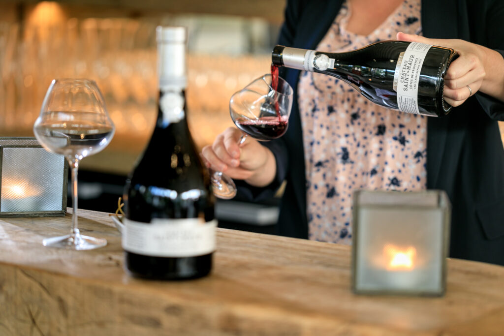 Photo - Tips for storing and serving from our sommelier St Maur Exter 4 BD 008". St Maur Exter 4 BD 008